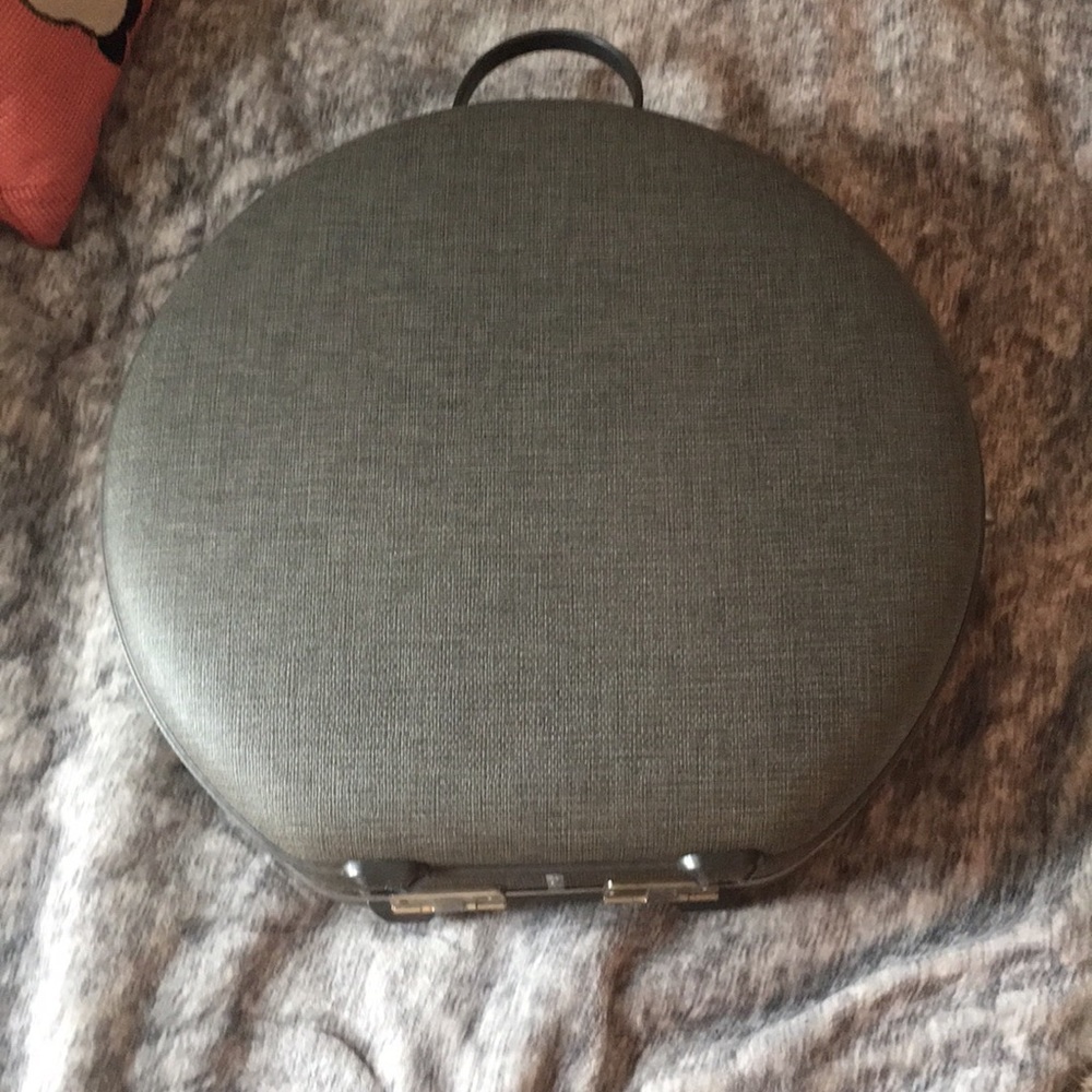 Vintage American Tourister Round Train Case